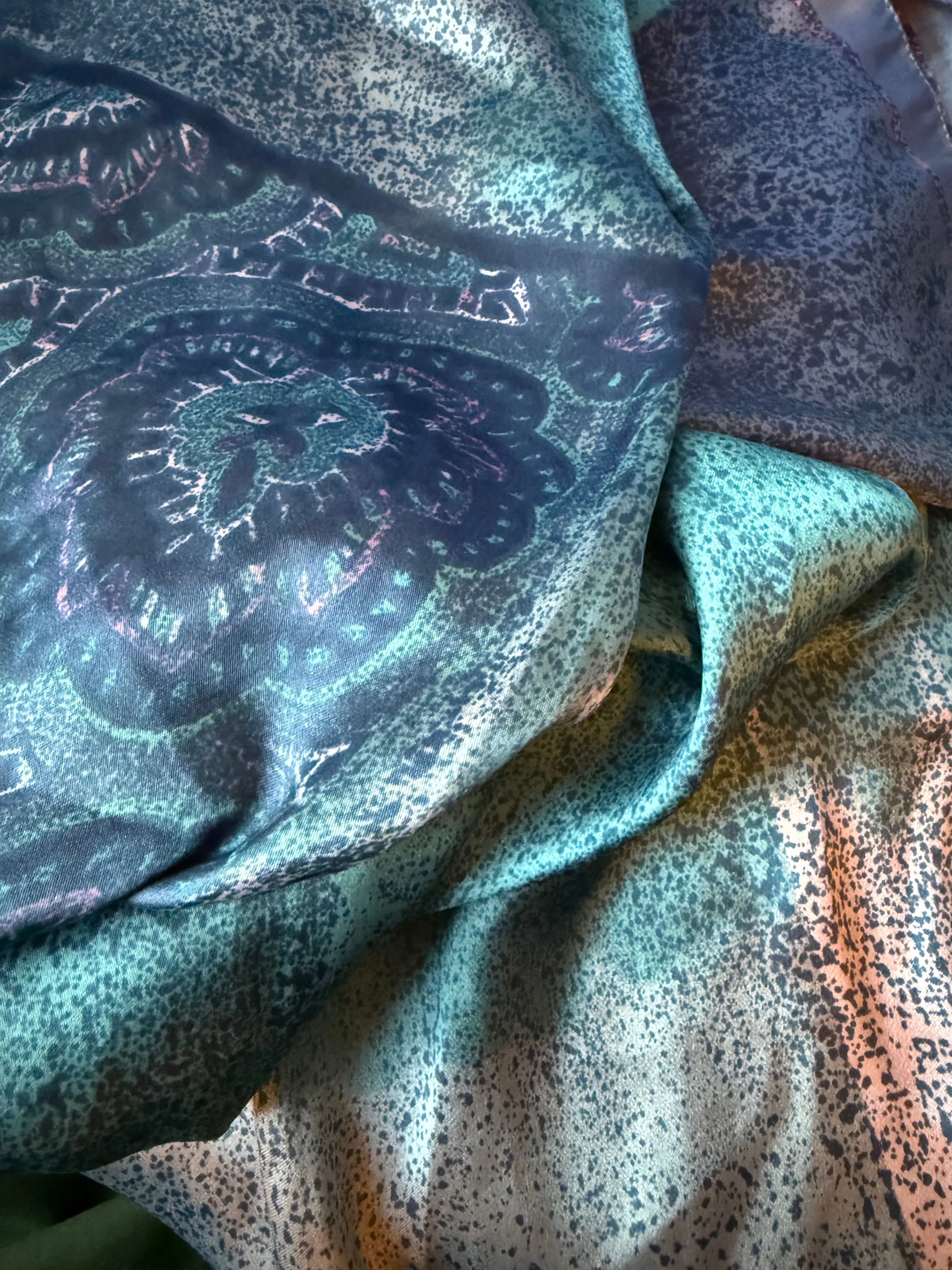 SALE ITEM: True Vintage Scarf Gift Set (Blue)