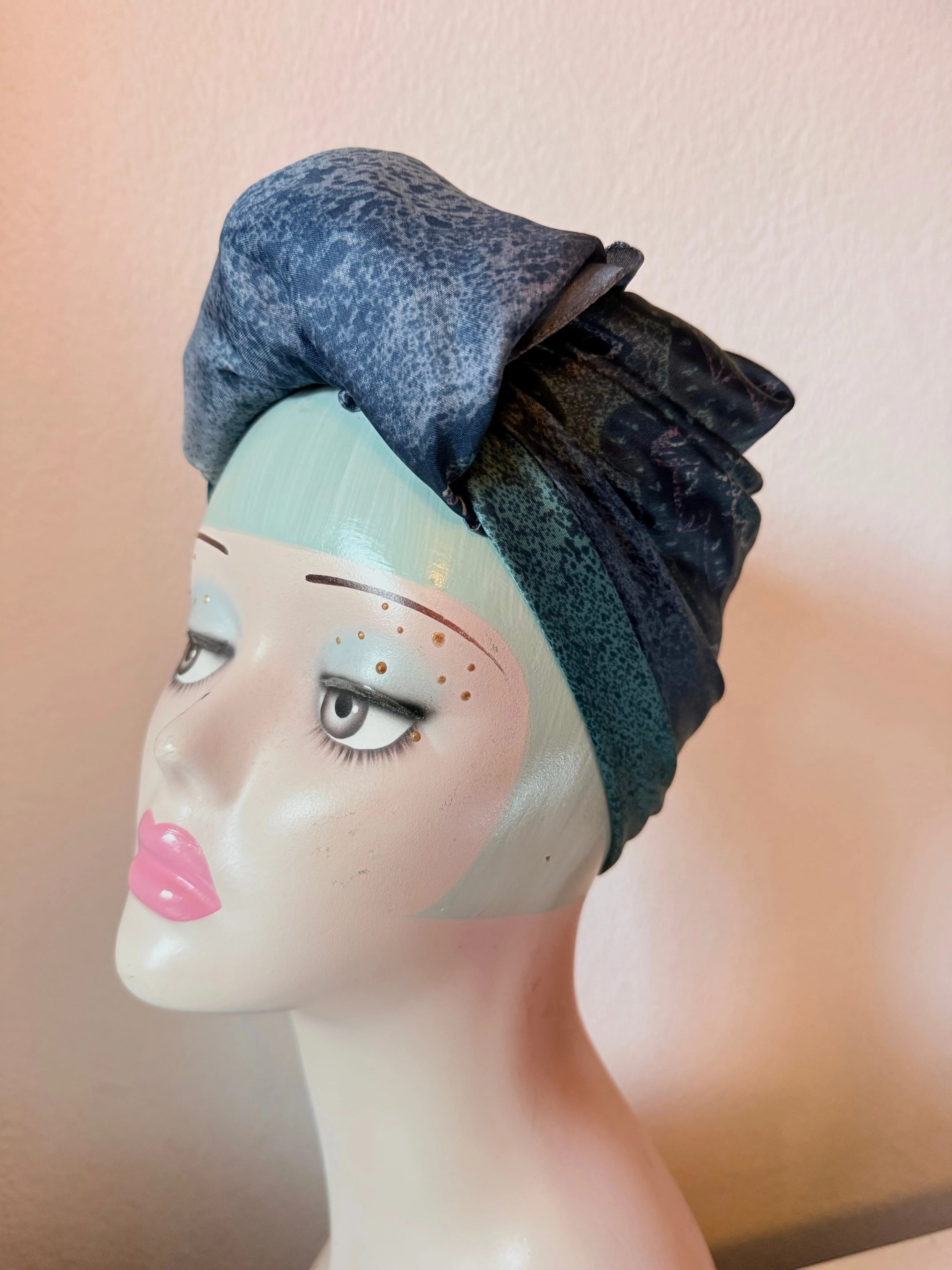 SALE ITEM: True Vintage Scarf Gift Set (Blue)