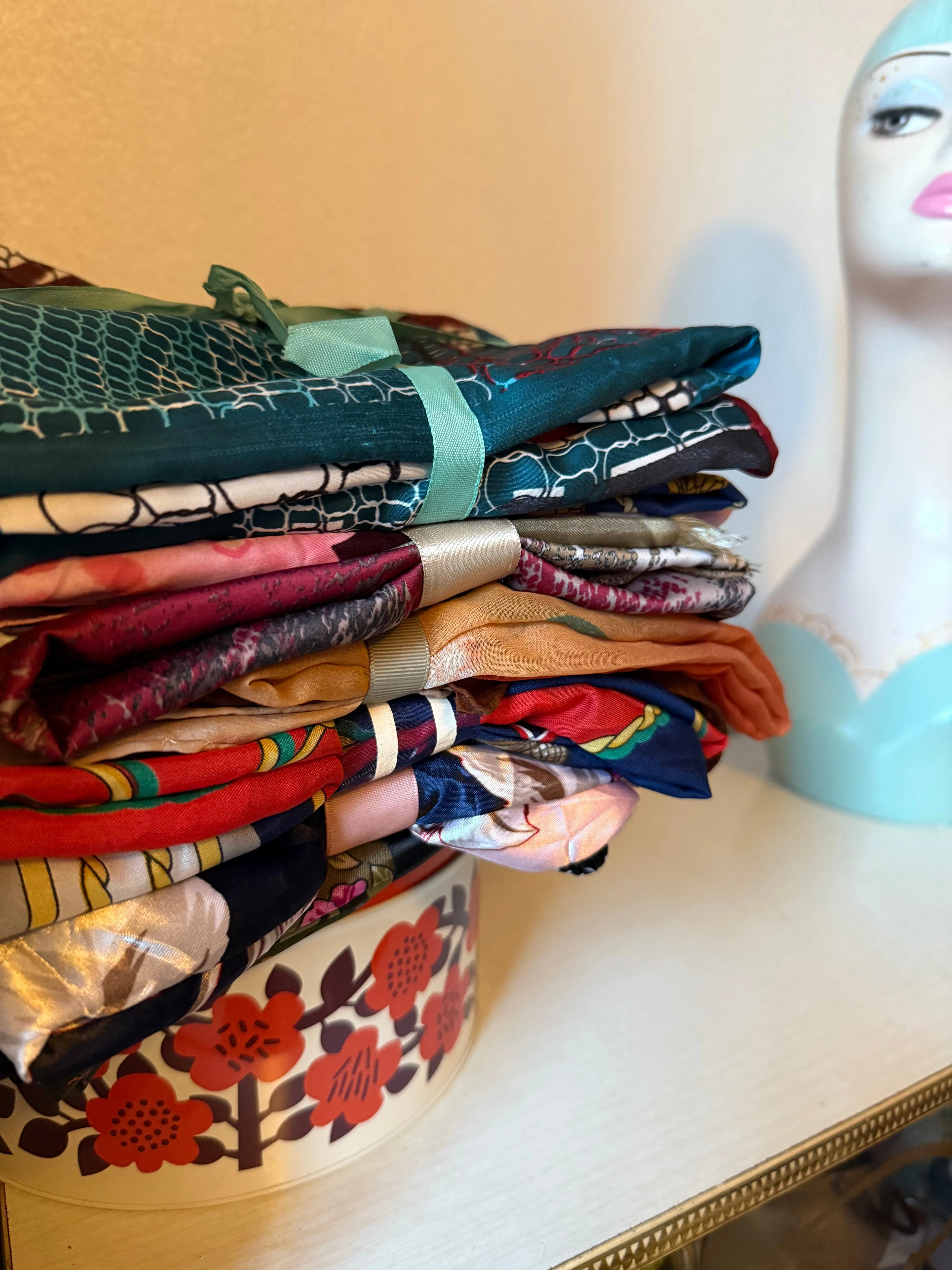 SALE ITEM: True Vintage Scarf Gift Set (Blue)