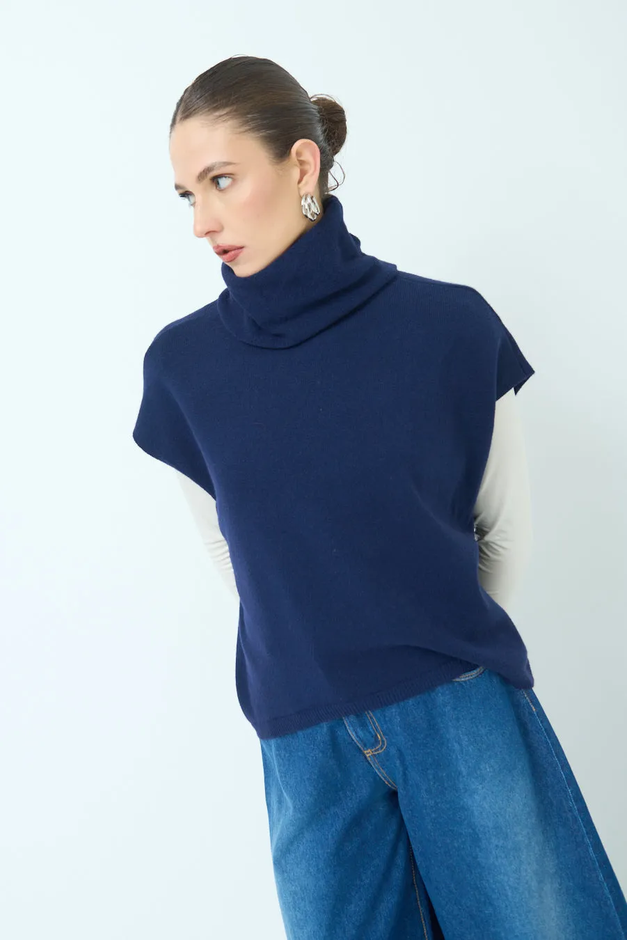 Sleeveless turtleneck knit vest wholesale