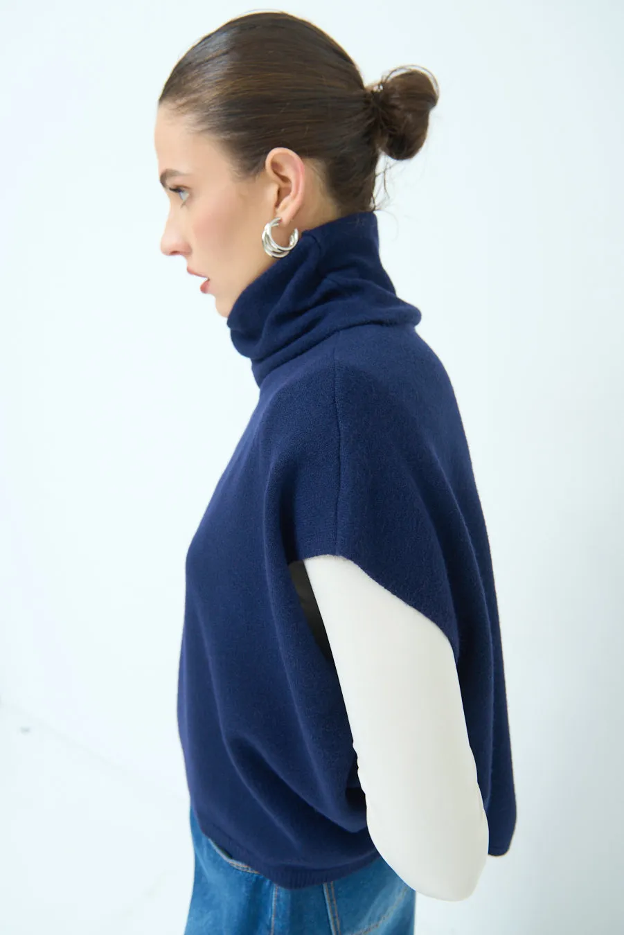 Sleeveless turtleneck knit vest wholesale